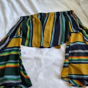 Trendy crop top w/ flared sleeves